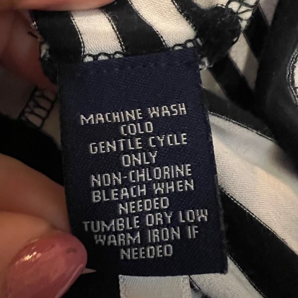 Chaps-Medium-Black & White Strips-Stretch-Casual-Classy-travel-vacation - Picture 7 of 8